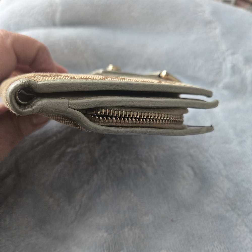 Abbey Gucci Compact Wallet - Picture 13 of 17